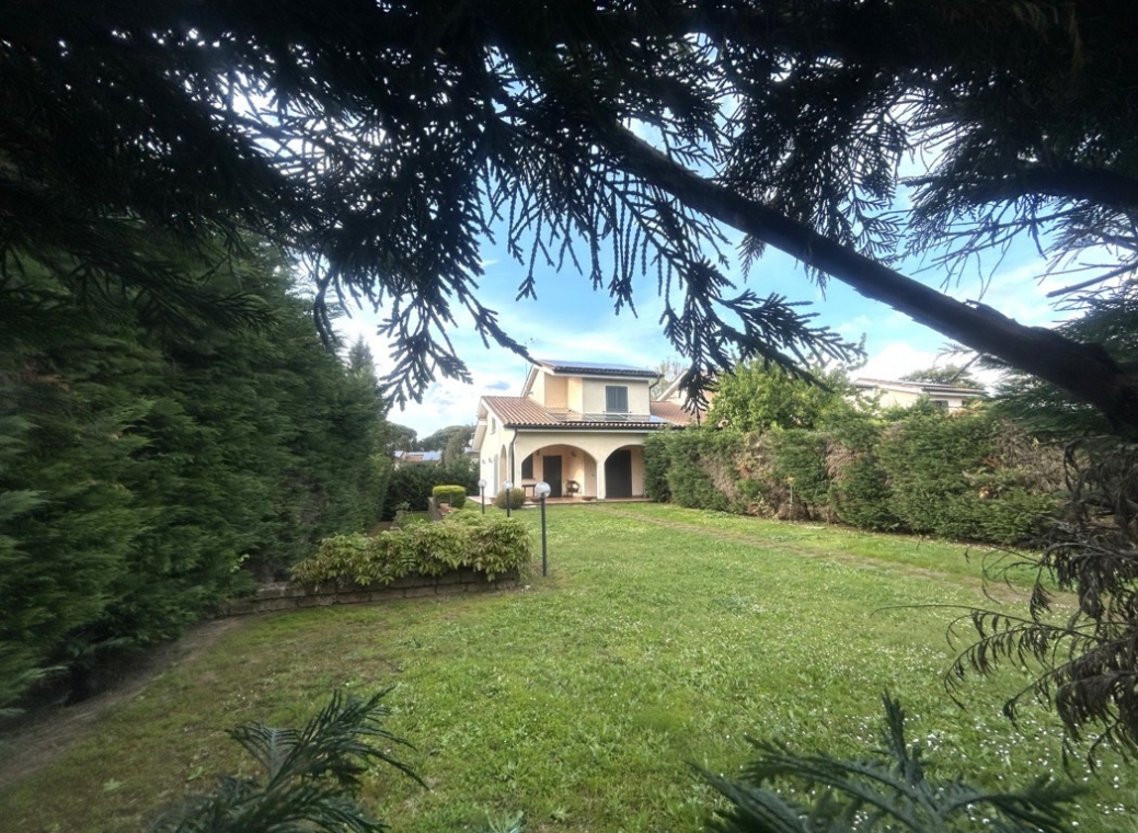 Esterno (FILEminimizer).jpg